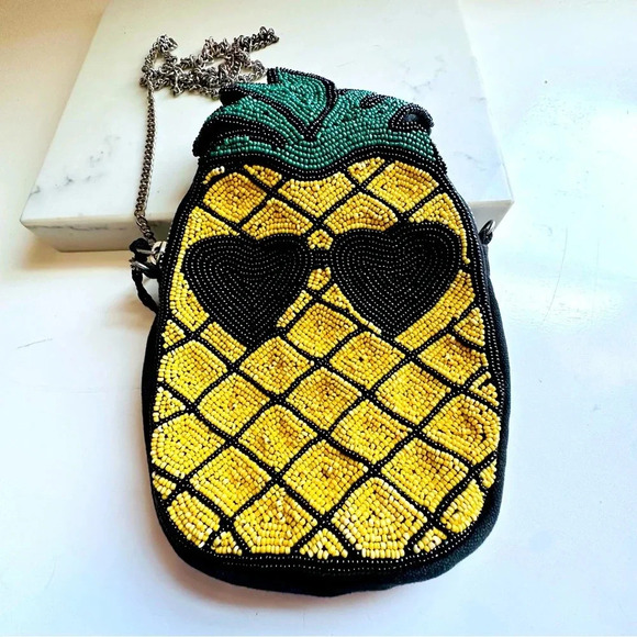 Circus by Sam Edelman Velma Beaded Pineapple Shape Hearts Chain Crossbody Purse - Picture 3 of 8